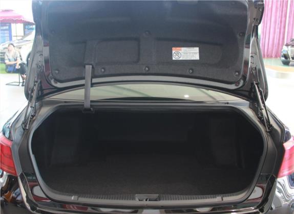 皇冠 2015款 2.0T 豪华版 车厢座椅   后备厢