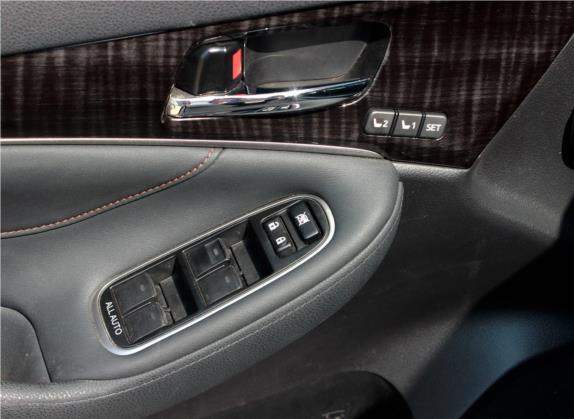 皇冠 2015款 2.0T 豪华版 车厢座椅   门窗控制