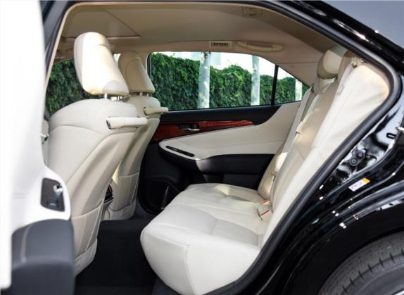 皇冠 2015款 2.0T 尊享版 车厢座椅   后排空间
