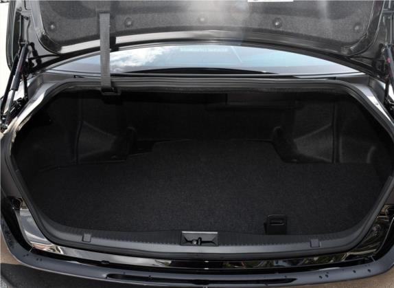 皇冠 2015款 2.0T 尊享版 车厢座椅   后备厢