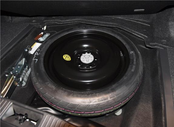 皇冠 2018款 2.0T 尊享版 其他细节类   备胎