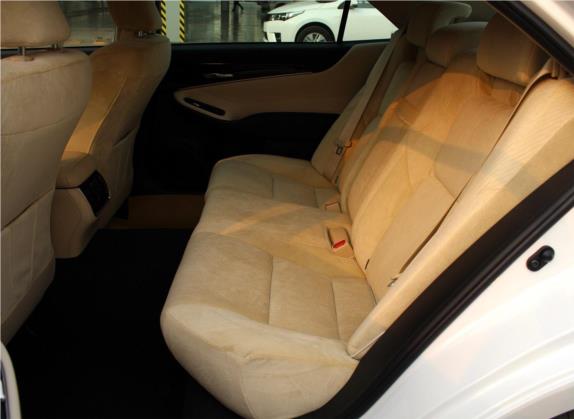 皇冠 2018款 2.0T 先锋版 车厢座椅   后排空间