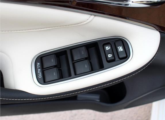 皇冠 2018款 2.0T 先锋版 车厢座椅   门窗控制