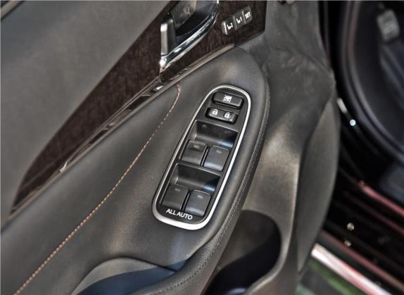 皇冠 2018款 2.0T 精英版 车厢座椅   门窗控制