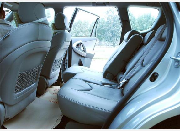 丰田RAV4(进口) 2006款 2.4 豪华型 车厢座椅   后排空间