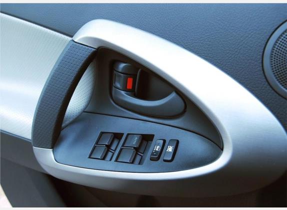 丰田RAV4(进口) 2006款 2.4 豪华型 车厢座椅   门窗控制