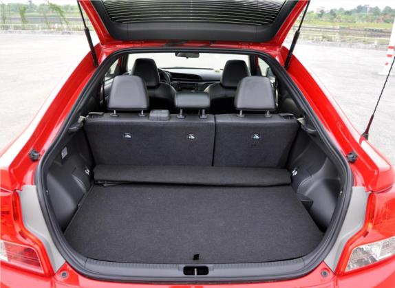 杰路驰 2011款 2.5L 豪华版 车厢座椅   后备厢