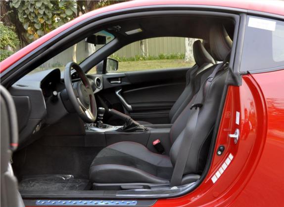 丰田86 2013款 2.0L 手动豪华型 车厢座椅   前排空间