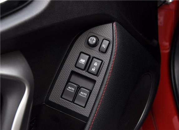 丰田86 2013款 2.0L 手动豪华型 车厢座椅   门窗控制