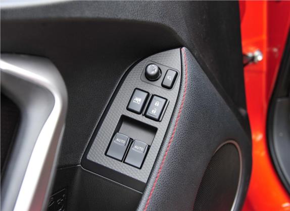 丰田86 2013款 2.0L 自动豪华型 车厢座椅   门窗控制
