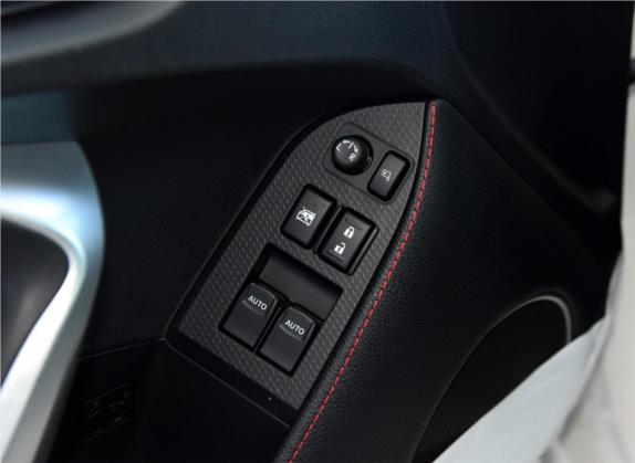 丰田86 2014款 2.0L 自动豪华型 车厢座椅   门窗控制