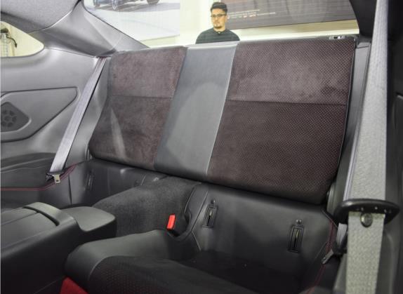 丰田86 2022款 GR 86 2.4L 手动版 车厢座椅   后排空间