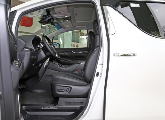 威尔法 2020款 双擎 2.5L HV豪华版 车厢座椅   前排空间