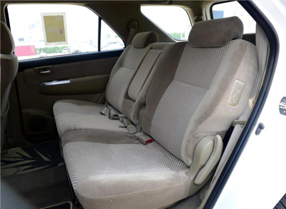 Fortuner 2015款 2.7L 标准版 车厢座椅   后排空间