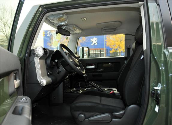 FJ 酷路泽 2011款 4.0L 车厢座椅   前排空间