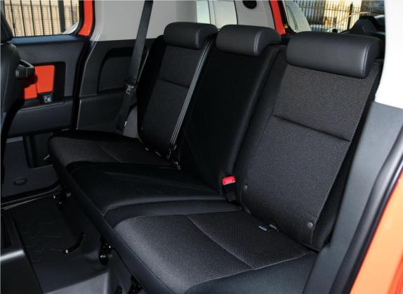 FJ 酷路泽 2013款 4.0L 车厢座椅   后排空间
