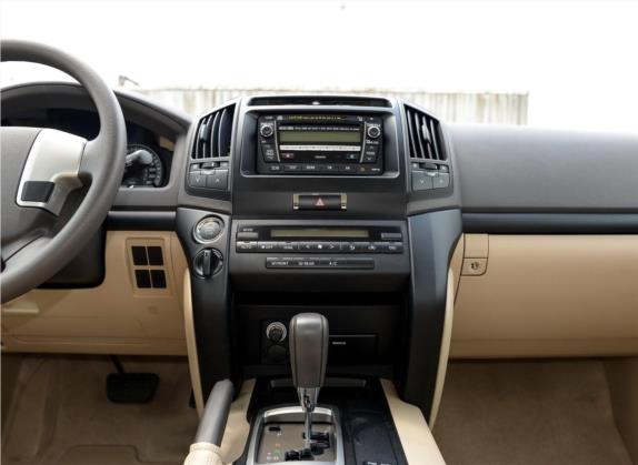 兰德酷路泽(进口) 2015款 4.0L V6 中东低配版 中控类   中控台