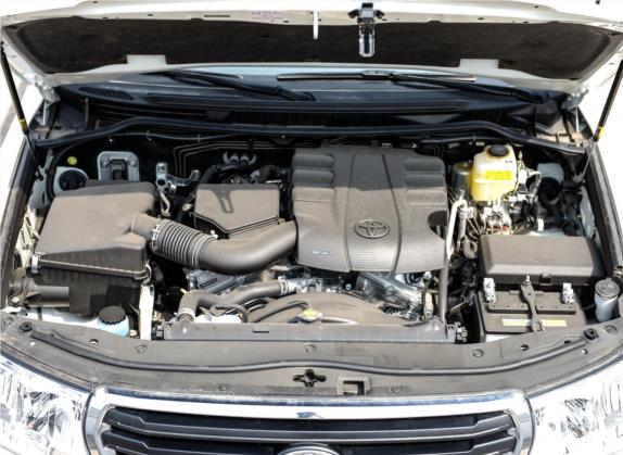 兰德酷路泽(进口) 2015款 4.0L V6 中东低配版 其他细节类   发动机舱