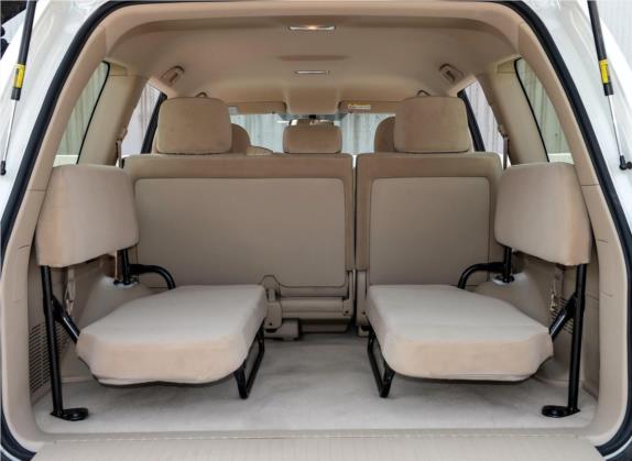 兰德酷路泽(进口) 2015款 4.0L V6 中东低配版 车厢座椅   后备厢