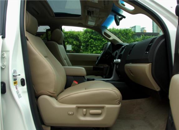 红杉 2010款 5.7 白金版 车厢座椅   前排空间