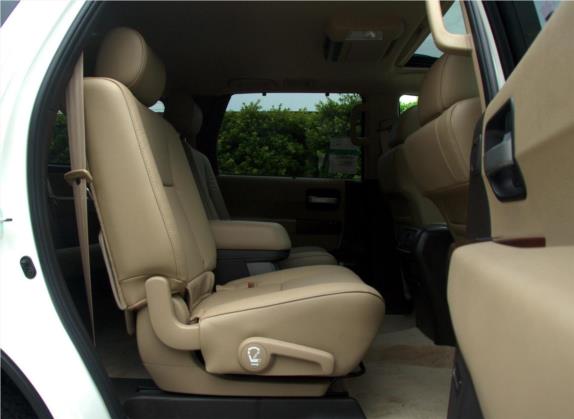 红杉 2010款 5.7 白金版 车厢座椅   后排空间