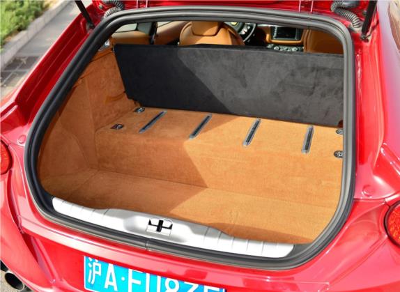 法拉利FF 2012款 6.3L V12 车厢座椅   后备厢