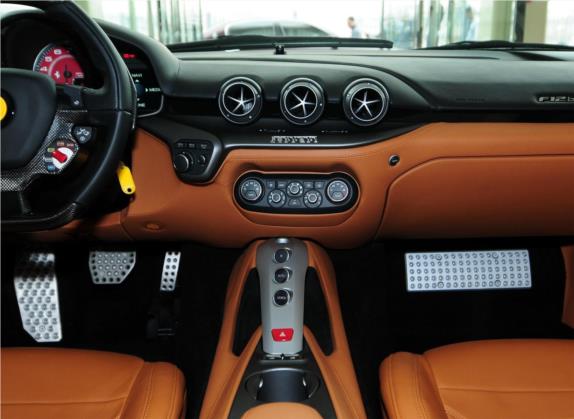 F12berlinetta 2013款 6.3L 标准型 中控类   中控台