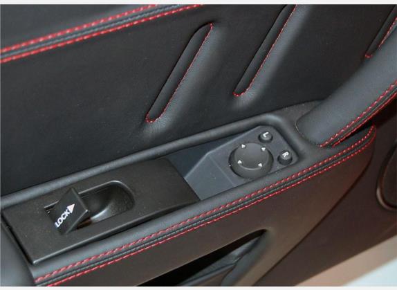 法拉利575M 2004款 5.7 标准型 车厢座椅   门窗控制