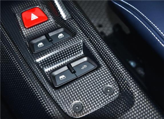 法拉利488 2019款 488 Pista Spider 车厢座椅   门窗控制
