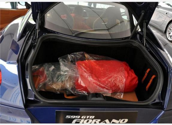 法拉利599 2006款 599 GTB Fiorano 6.0 车厢座椅   后备厢
