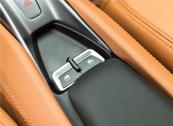 法拉利F8 2019款 Tributo 3.9T V8 车厢座椅   门窗控制