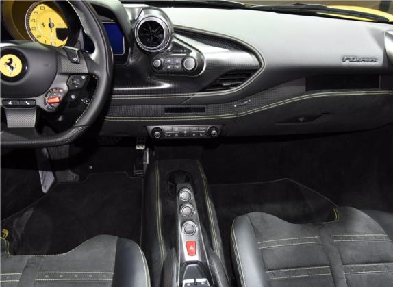 法拉利F8 2020款 Spider 3.9T V8 中控类   中控台