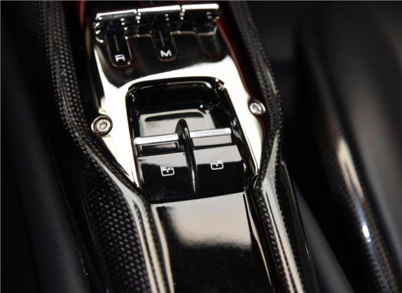 法拉利296 2021款 3.0T V6 GTB 车厢座椅   门窗控制
