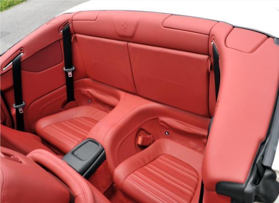 California T 2012款 4.3L 标准型 车厢座椅   后排空间