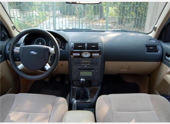 蒙迪欧 2005款 2.0L 经典型 中控类   中控全图