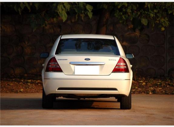 蒙迪欧 2005款 2.0L 经典型 外观   正后