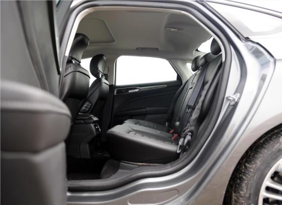 蒙迪欧 2013款 2.0L GTDi240旗舰型 车厢座椅   后排空间
