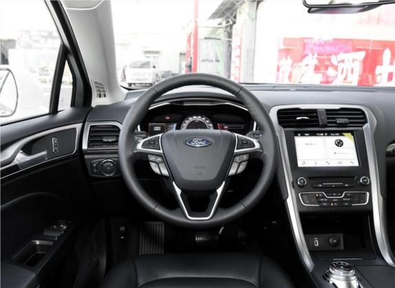蒙迪欧 2017款 改款 EcoBoost 200 豪华型 中控类   驾驶位