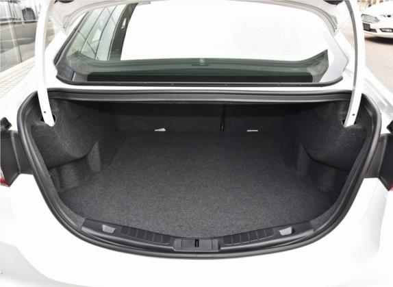 蒙迪欧 2018款 EcoBoost 200 豪华型 车厢座椅   后备厢