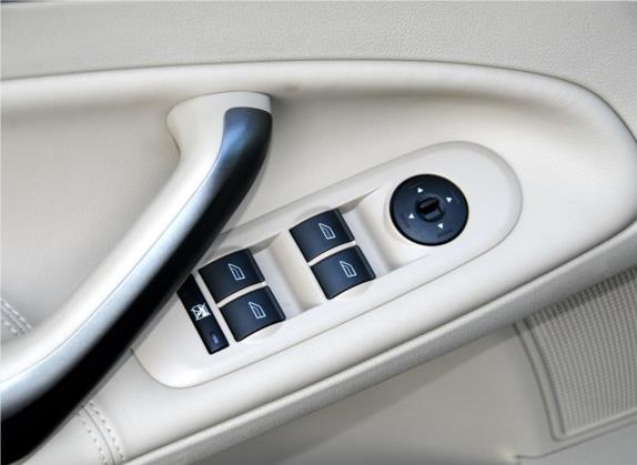 致胜 2013款 2.3L 时尚型 车厢座椅   门窗控制