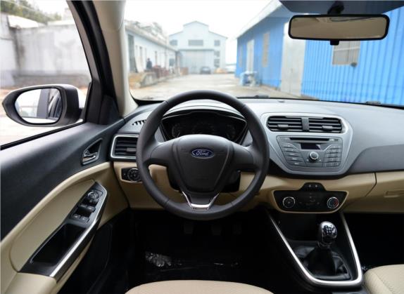 福睿斯 2015款 1.5L 手动舒适型 中控类   驾驶位