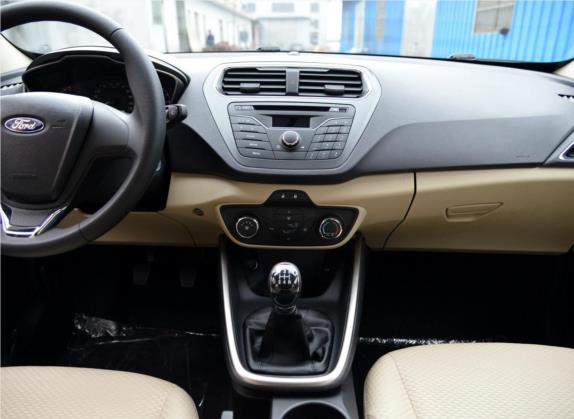 福睿斯 2015款 1.5L 手动舒适型 中控类   中控台