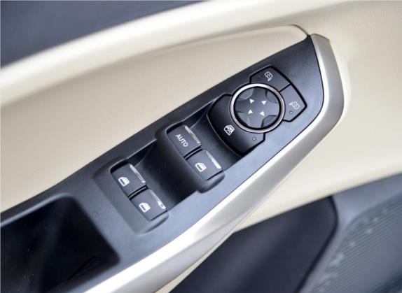 福睿斯 2015款 1.5L 手动舒适型 车厢座椅   门窗控制
