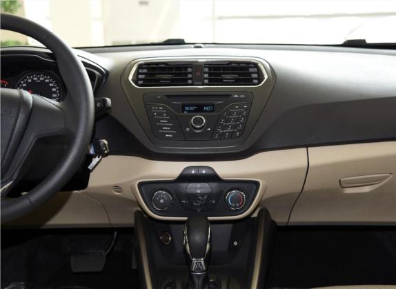 福睿斯 2015款 1.5L 自动舒适型 中控类   中控台