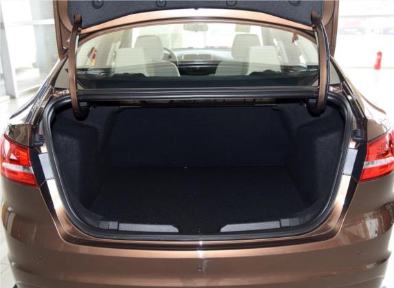 福睿斯 2015款 1.5L 自动舒适型 车厢座椅   后备厢