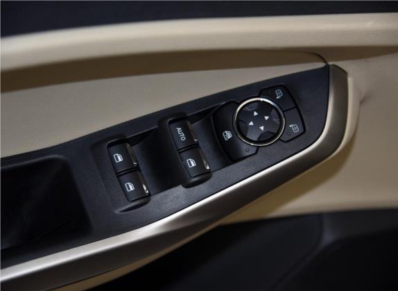 福睿斯 2015款 1.5L 自动舒适型 车厢座椅   门窗控制