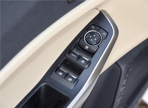 福睿斯 2017款 1.5L 手动舒适型 车厢座椅   门窗控制