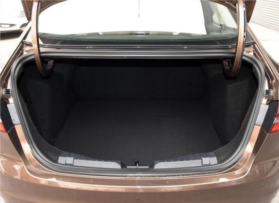 福睿斯 2017款 1.5L 自动舒适型 车厢座椅   后备厢