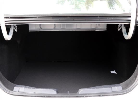 福睿斯 2017款 改款 1.5L 自动舒适型 车厢座椅   后备厢