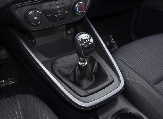 福睿斯 2019款 1.5L 手动质享型 中控类   挡把